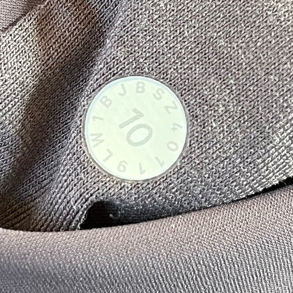 Lululemon Early Morning Dress in Graphite Purple size ten (10) - Picture 10 of 10